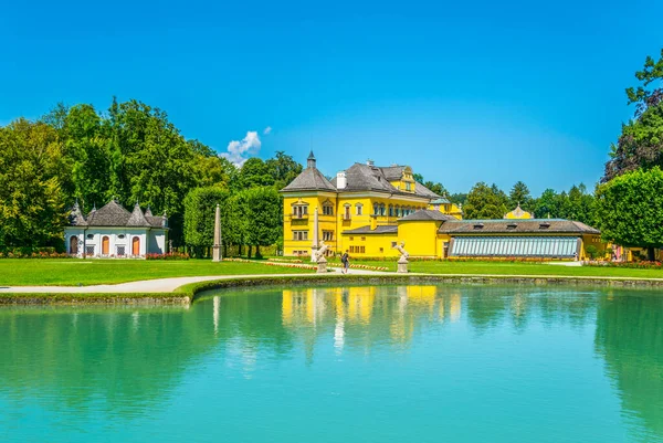Uitzicht Hellbrunn Paleis Vijver Tuin Bij Salzburg Oostenrijk — Stockfoto