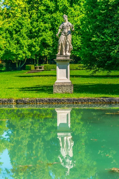 Vista Una Escultura Piedra Situada Palacio Hellbrunn Cerca Salzburgo Austria — Foto de Stock