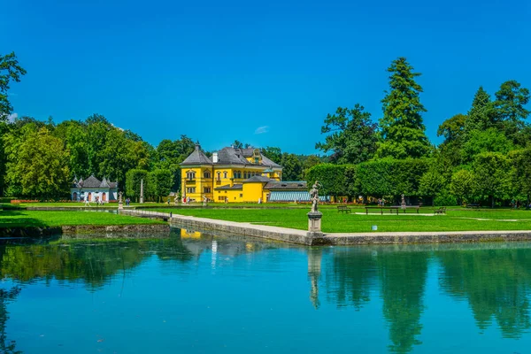 Vista Del Palacio Hellbrunn Estanque Jardín Cerca Salzburgo Austria — Foto de Stock