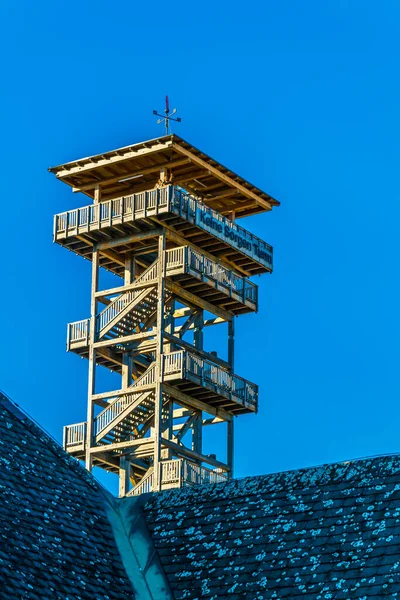 Vista Una Torre Mirador Madera Situada Parte Superior Edificio Centro — Foto de Stock