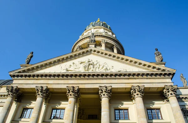 Alman krallığının detaylı görünümü - Berlin 'de cinsiyet ayrımı üzerine kurulu yeni bir kilise.