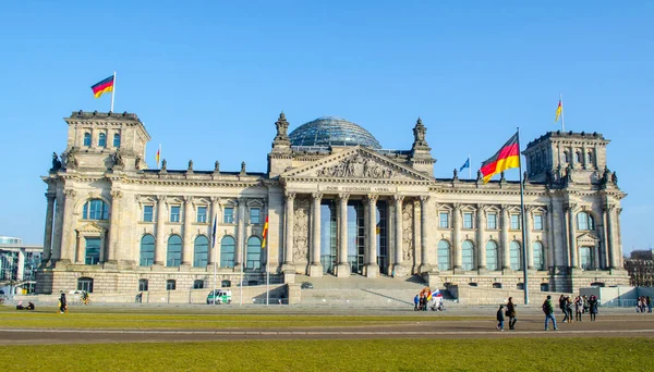 Λεπτομέρειες Του Κτηρίου Reichstag Στο Βερολίνο Έδρα Του Γερμανικού Κοινοβουλίου — Φωτογραφία Αρχείου