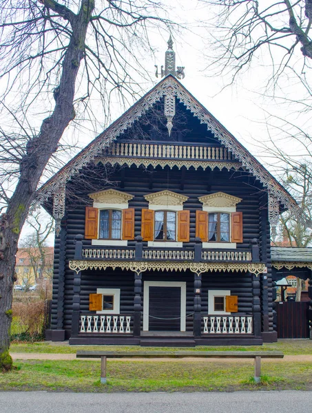 Τυπικό Ξύλινο Διακοσμημένο Σπίτι Στη Ρωσική Αποικία Alexandrowka Στη Γερμανική — Φωτογραφία Αρχείου
