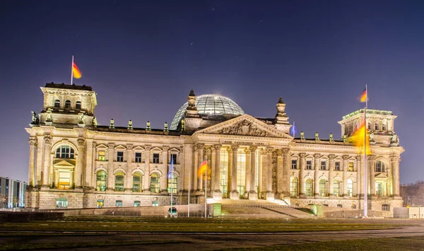 Νυχτερινή Άποψη Του Reichstag Στο Βερολίνο — Φωτογραφία Αρχείου
