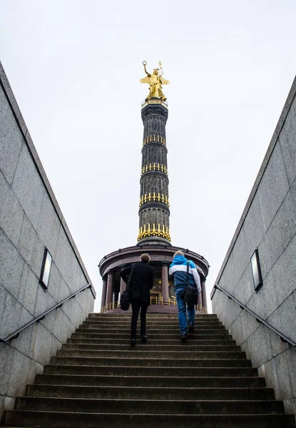 Two Men Climbing Stairway Way Siegessaule Column Berlin — Fotografia de Stock