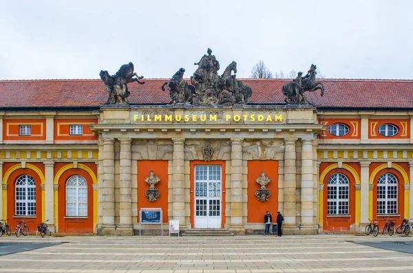 Lång Orange Byggnad Filmmuseum Potsdam Tyskland — Stockfoto