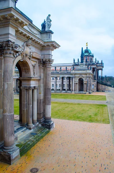 Almanya 'nın Sanssouci parkındaki Potsdam Üniversitesi' ne ait binalar..