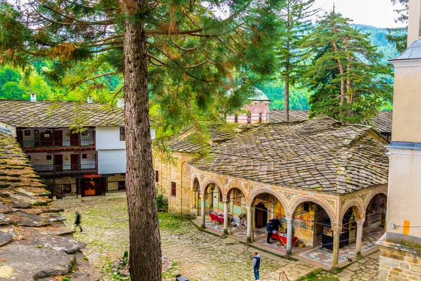 ブルガリアのトロヤ修道院内にある教会の詳細 — ストック写真