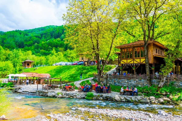 Вид Открытый Ресторан Расположенный Берегу Ручья Болгарии — стоковое фото