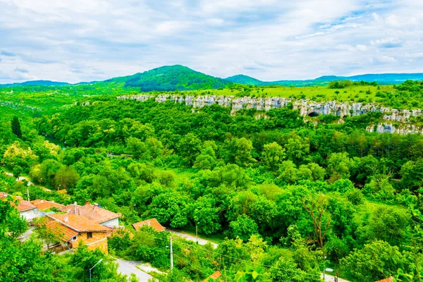 Bulgaristan 'ın Lovech çevresindeki Gren tepelerinin manzarası