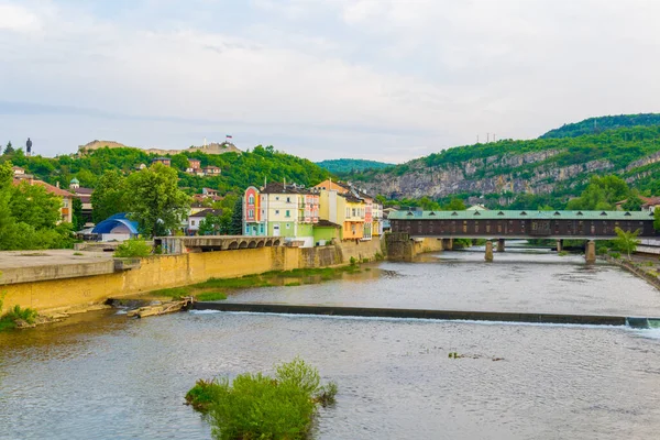 Bulgaristan'da Lofça osam Nehri şehirde ahşap köprü kapalı