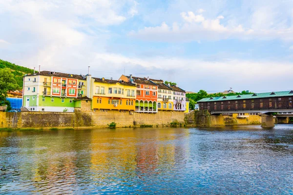 Bulgaristan'da Lofça osam Nehri şehirde ahşap köprü kapalı