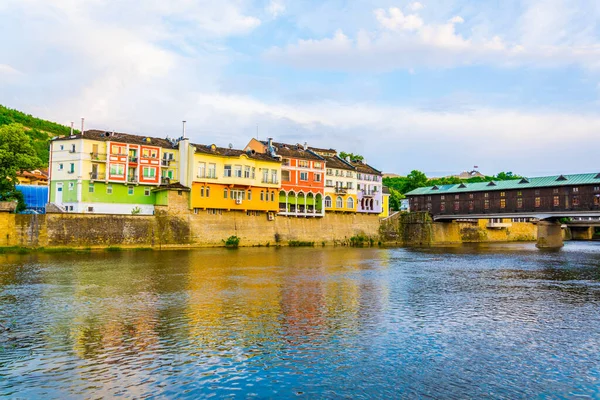 Bulgaristan'da Lofça osam Nehri şehirde ahşap köprü kapalı