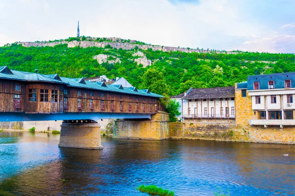 Bulgaristan'da Lofça osam Nehri şehirde ahşap köprü kapalı