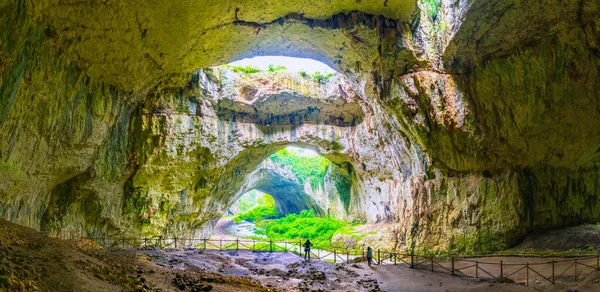 Bulgaristan 'daki Devetashka mağarası, Lovech yakınlarında.