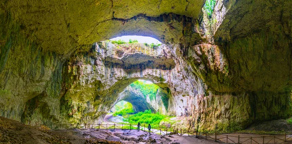 Bulgaristan 'daki Devetashka mağarası, Lovech yakınlarında.