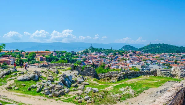 Bulgaristan 'da Filibe' nin bir kale harabesinin arkasındaki manzarası