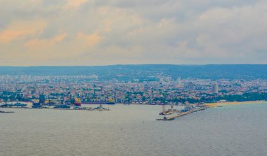 Bulgaristan 'daki varna limanının sanayi bölgesinin manzarası