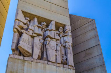 Bulgaristan 'ın Shumen kenti yakınlarındaki Bulgar Devlet Anıtı Kurucuları Anıtı' nın manzarası