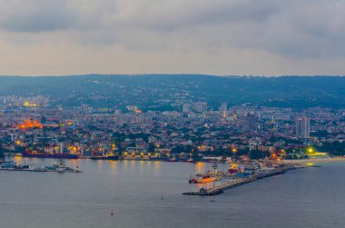 Bulgaristan 'daki varna limanının sanayi bölgesinin havadan görünüşü