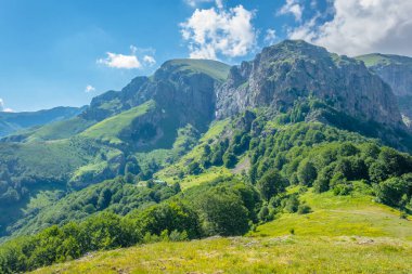 Raisko Praskalo Şelalesi Balkanlar 'ın orta kesimindeki Bulgari Milli Parkı' nda.