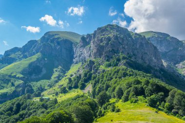 Raisko Praskalo Şelalesi Balkanlar 'ın orta kesimindeki Bulgari Milli Parkı' nda.