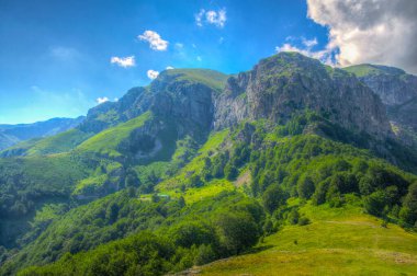 Raisko Praskalo Şelalesi Balkanlar 'ın orta kesimindeki Bulgari Milli Parkı' nda.