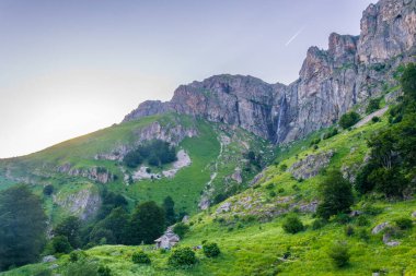 Raisko Praskalo Şelalesi Balkanlar 'ın orta kesimindeki Bulgari Milli Parkı' nda.