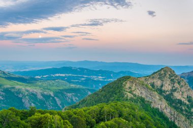 Bulgaristan 'ın orta Balkan ulusal parkı güneş altında