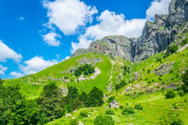 Raisko Praskalo Şelalesi Balkanlar 'ın orta kesimindeki Bulgari Milli Parkı' nda.