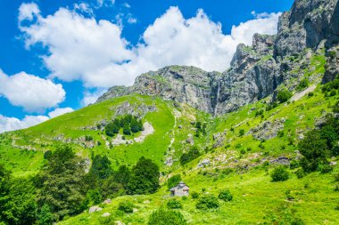 Raisko Praskalo Şelalesi Balkanlar 'ın orta kesimindeki Bulgari Milli Parkı' nda.