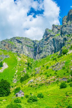 Raisko Praskalo Şelalesi Balkanlar 'ın orta kesimindeki Bulgari Milli Parkı' nda.