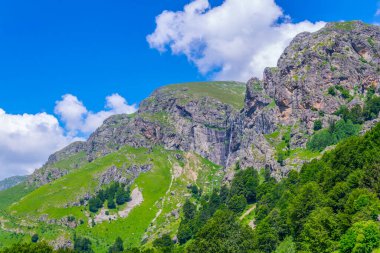 Raisko Praskalo Şelalesi Balkanlar 'ın orta kesimindeki Bulgari Milli Parkı' nda.