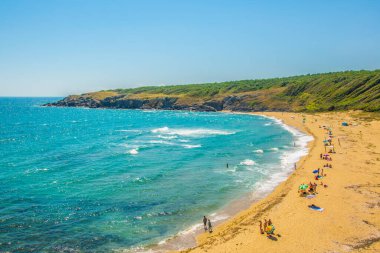 Bulgaristan 'ın Sinemorets kenti yakınlarındaki Lipit plajında insanlar güneşli bir günün tadını çıkarıyorlar