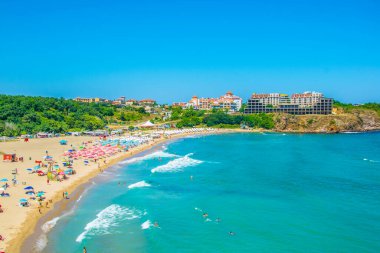 Bulgaristan 'ın Sinemorets kenti yakınlarındaki Butamyata plajında insanlar güneşli bir günün tadını çıkarıyor