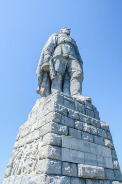 İspanya 'nın Plovdiv kentindeki Bunarjik Tepesi' nin tepesinde yer alan Sovyet askerinin heykeline Alyosha denir..