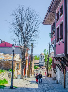Bulgar kasabasının eski bir kasabası olan plovdiv, ahşaptan yapılmış ve birinci katı zemin kattan daha büyük olan tipik evleriyle ünlüdür. Çünkü şehrin bu kısmında plovdiv unesco dünya mirası listesine dahil..