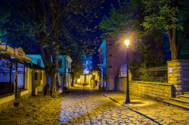 Bulgar kasabasının eski bir kasabası olan plovdiv, ahşaptan yapılmış ve birinci katı zemin kattan daha büyük olan tipik evleriyle ünlüdür. Çünkü şehrin bu kısmında plovdiv unesco dünya mirası listesine dahil..