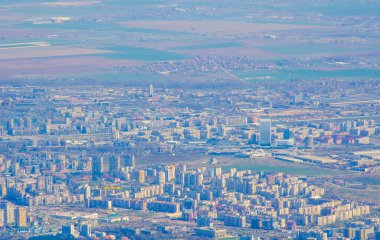 Bulgar sermaye havadan görünümü olan burası yürüyüşçüler için kayakçı ve yaz sırasında kış aylarında vitosha dağın tepesine alınan sofia.