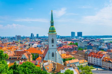 Bratislava, Slovakya 'daki Aziz Martin Katedrali' nin havadan görünüşü