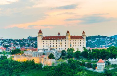 Bratislava Kalesi üzerinde gün batımı, Slovakya