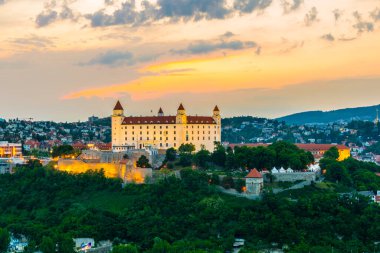 Bratislava Kalesi üzerinde gün batımı, Slovakya