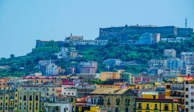 İtalya 'daki San Gennaro Kilisesi' nin yanındaki Napoli 'nin havadan görüntüsü.