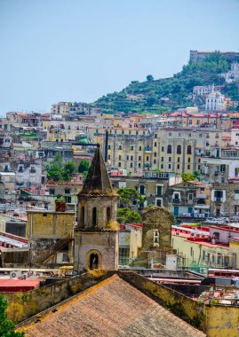 İtalya 'daki San Gennaro Kilisesi' nin yanındaki Napoli 'nin havadan görüntüsü.