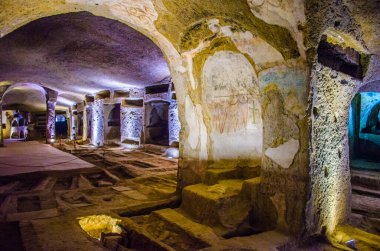 Napoli 'deki ünlü turistik mekan manzarası - Aziz Gennaro' nun yeraltı mezarları.