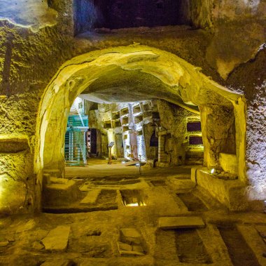 Napoli 'deki ünlü turistik mekan manzarası - Aziz Gennaro' nun yeraltı mezarları.