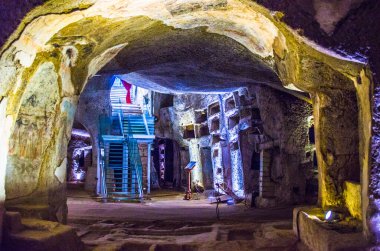 Napoli 'deki ünlü turistik mekan manzarası - Aziz Gennaro' nun yeraltı mezarları.