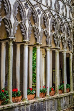 İtalyan şehri Ravello 'daki villa rufollo' nun güzel iç manzarası Alamfi sahili manzarası ve muhteşem lobisiyle ünlüdür..
