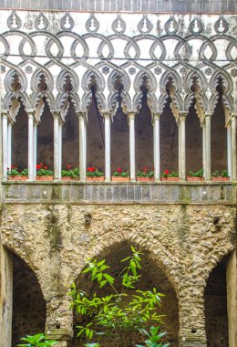 İtalyan şehri Ravello 'daki villa rufollo' nun güzel iç manzarası Alamfi sahili manzarası ve muhteşem lobisiyle ünlüdür..