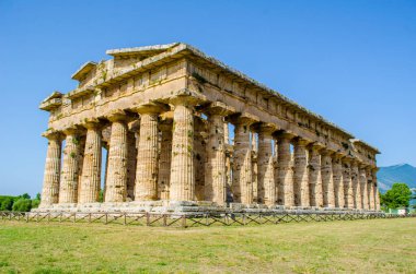 Paestum 'daki antik harabe tesisinde bulunan Nettuno tapınağının ayrıntılı görüntüsü